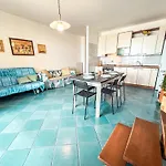 Duplex Emirati Fronte Mare Rif A781 *