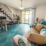 Duplex Emirati Fronte Mare Rif A781