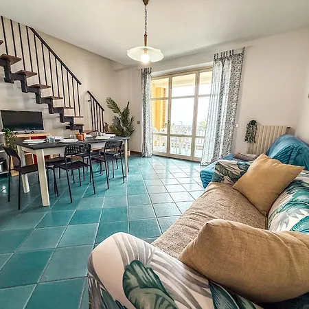 Duplex Emirati Fronte Mare Rif A781